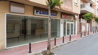 Local Comercial en Calle calle ramón gallud. Local comercial en ramon gallud 208