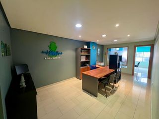 Office space  Calle de las carmelitas. Local comercial reformado en entresuelo en pleno centro de orihu