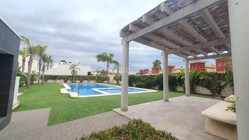 Foto bfe437ef-3632-4f8b-9d55-3c6d533526a7. Dúplex amb calefacció aparcament piscina a Lomas de Cabo Roig - Los Dolses Orihuela
