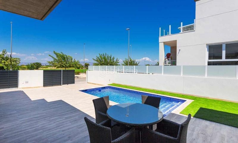 Foto fde784ea-fe72-40eb-98ac-d15e56704056. Chalet with parking pool in Daya Nueva