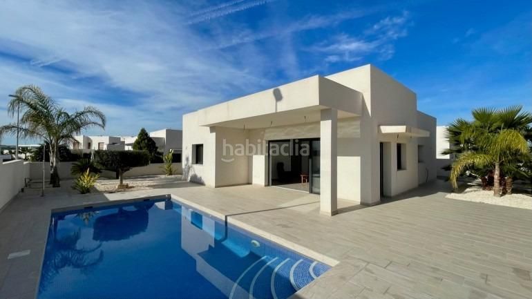 Foto 50c6eaf8-9201-4887-bf8e-3a7356f2d0f9. Xalet amb aparcament piscina a Rafal