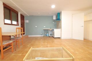 Studio à Avenida doctor gregorio marañón 41. Local habilitado como estudio en primera línea