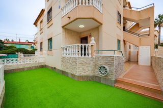 Apartment in Calle camilo jose cela 40. Planta baja de 2 dormitorios, con jardín privado 40 m2, piscina