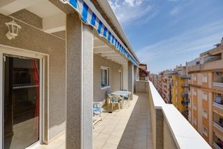 Penthouse in Calle bergantin 36. Ático 3 dormitorios con amplia terraza y piscina comunitaria.