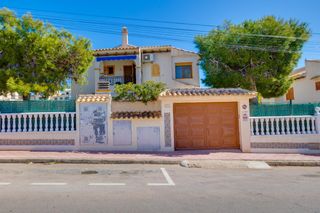 Xalet  Calle calle baco. Chalet de 4 dormitorios en la mata