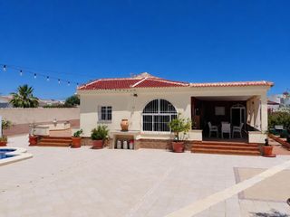 Chalet in Calle weber. Villa independiente en la siesta piscina privada