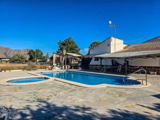 Maison jumelée à Rafal. Se vende finca con casa adosada y piscina en la zona de rafal.