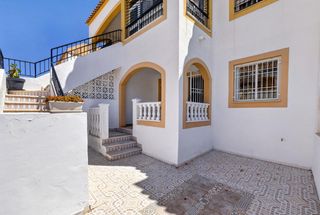 Planta baixa  Calle cesar rodriguez mateo. Planta baja de 2 dormitorios con terraza, patio y piscina comuni