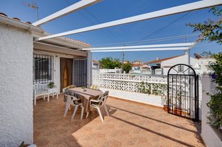 Casa  Manuel benitez-el cordobe. Casa en venta en torrevieja con jardin privado y orientacion sur