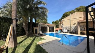 Chalet in Playa de los Náufragos. Chalet con piscina, garaje múltiple y 827m2 en los balcones