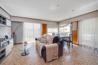 Flat in Centro - Muelle Pesquero. Gran piso en esquina en pleno centro