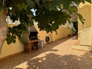 Chalet in La Zenia. Villa con gran parcela  a tan solo 200 m  de  playa flamenca!!!