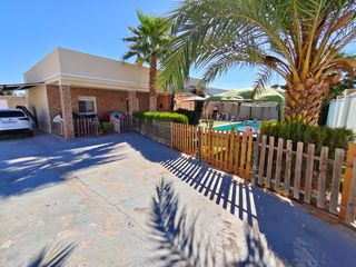 Chalet à Avenida garcia lorca 27. Chalet independiente en planta única con piscina nueva  torreta