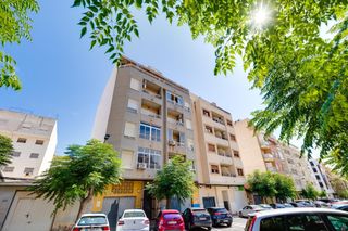 Apartment  Calle san luis. Amplio apartamento de 3 dormitorios con terraza y trastero en to