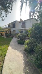 Chalet in Punta Prima. Exclusivo chalet independiente junto al mar
