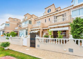 Casa in Ariadna 1. Dúplex de 2 dormitorios  2 baños  con jardín, solárium y piscina