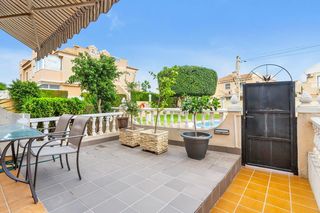 Casa a Ariadna 1. Dúplex de 2 dormitorios  2 baños  con jardín, solárium y piscina