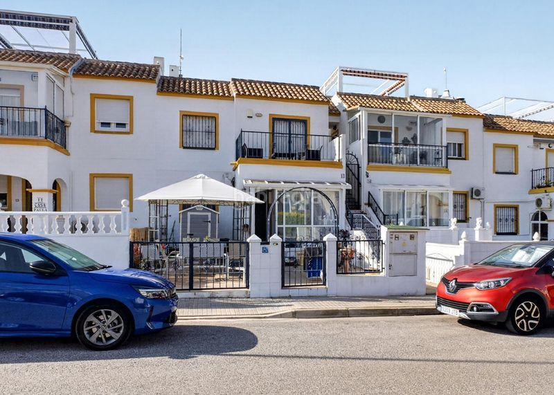 Foto 099c831b-f855-4b4f-99ad-2cbce0e69d7a. Casa amb piscina a La Florida Orihuela