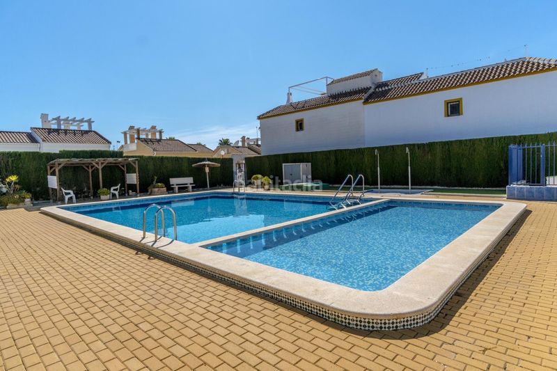 Foto dc7cd2e2-0f76-4dcc-bee7-a53c217404bc. Casa amb piscina a La Florida Orihuela
