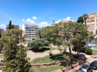 Apartamento en Zona Playa del Cura. Apartamento reformado con vistas al parque en la plaza maría asu