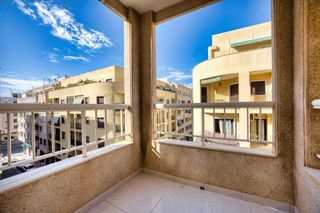 Apartament  Calle calle san miguel de salinas. Vivienda de tres dormitorios totalmente exterior a 50 metros de
