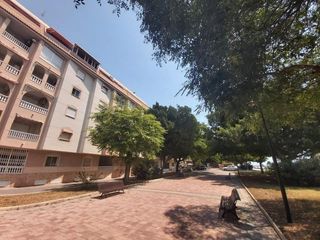 Apartament a Avenida pinoso de 12. Estupendo apartamento a tan solo 200m de la playa