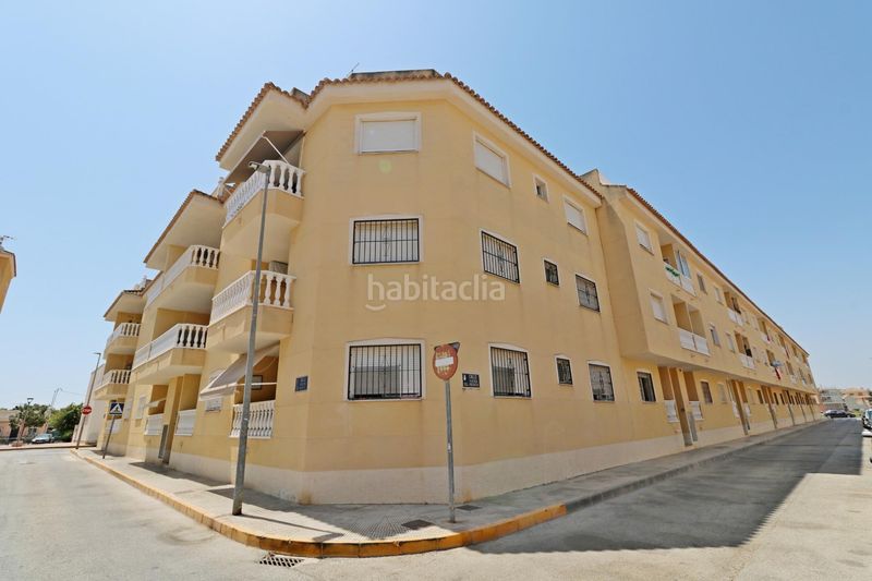 Foto 3064b335-3d61-4b2b-9380-73085e3e00c2. Ático  con solarium y piscina comunitaria por 127,000 en Formentera del Segura