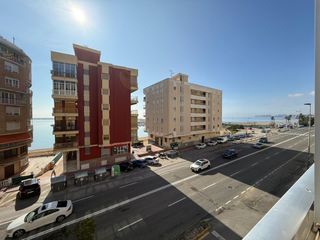 Apartament a Avenida doctor gregorio marañon. Apartamento con vistas frontales al mar a 10 metros de la playa