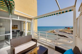 Apartment in Avenida habaneras 121. Apartamento de dos dormitorios, en primera línea, con fantástica