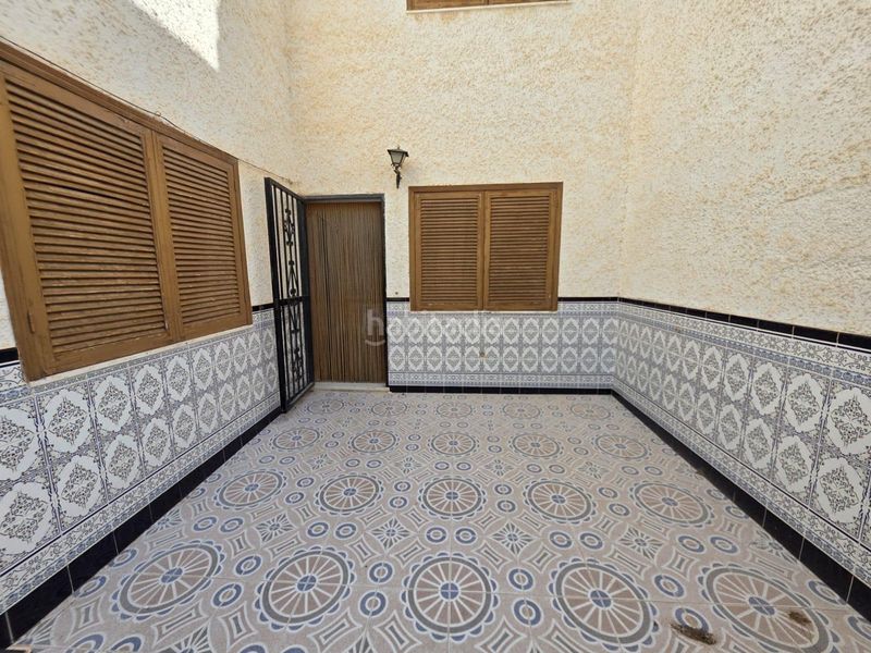 Foto 604cf408-d218-4021-b25b-8714cf15abbe. Casa pareada dúplex en calas blancas, , a 750 metros del mar en Torrevieja