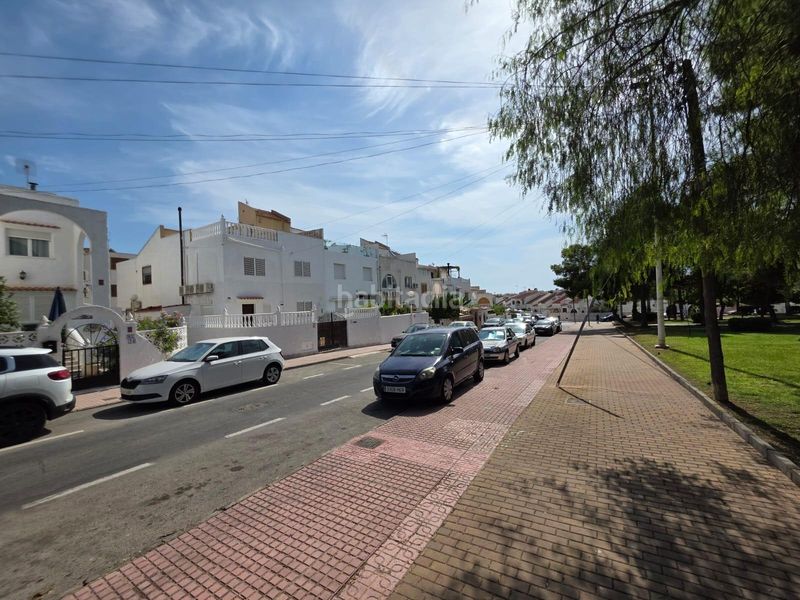 Foto 69fe59b4-66ae-4b20-901f-42f485d368d4. Casa pareada dúplex en calas blancas, , a 750 metros del mar en Torrevieja