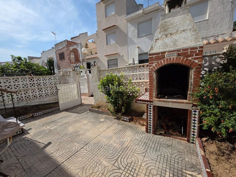 Foto 83e388fc-632f-4f6b-9c1e-4d8fc9ed99f2. Casa pareada dúplex en calas blancas, , a 750 metros del mar en Torrevieja