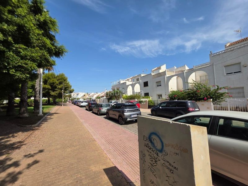 Foto a507f800-16ca-4f65-bd70-206e64b972df. Casa pareada dúplex en calas blancas, , a 750 metros del mar en Torrevieja
