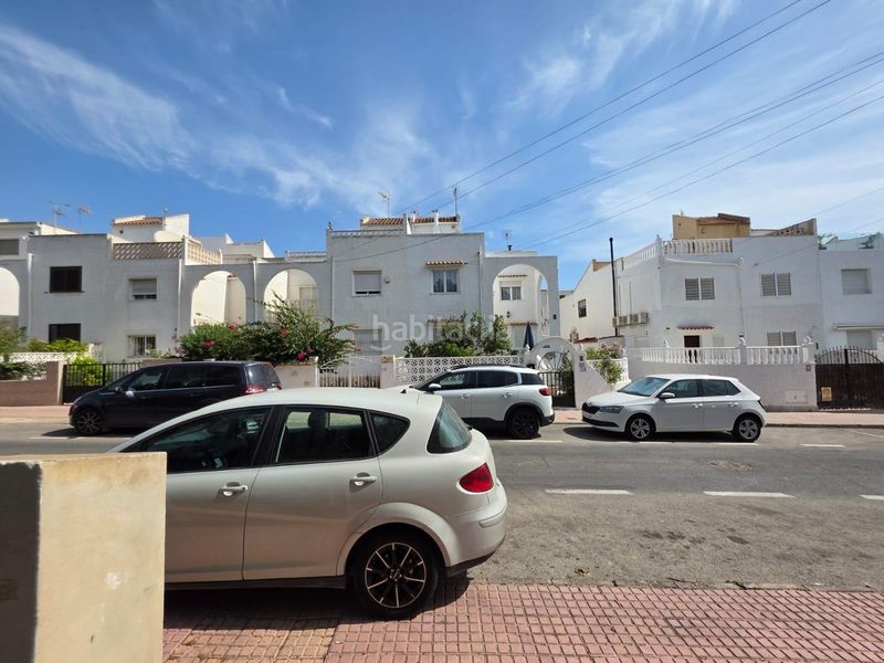 Foto fc68dd57-5d6d-4907-92cb-d8d8a0380400. Casa pareada dúplex en calas blancas, , a 750 metros del mar en Torrevieja