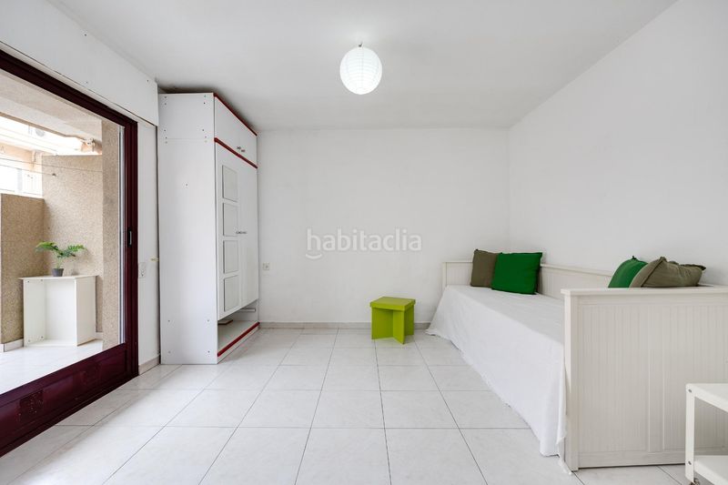 Foto d1fddb89-aa5e-4fd4-866d-1d41a5437b80. Estudio gran estudio en zona avenida habaneras, en Torrevieja