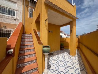 Casa adossada a Zona Carrefour - Urbanizaciones