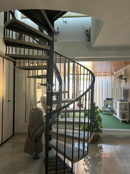 Foto af346300-3a52-43cf-95d9-b670a5e6e279. A tre livelli in Centro Urbano Benidorm