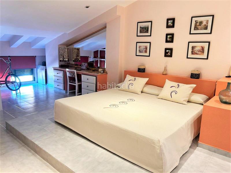 Foto cd9eac00-df7c-4d20-8a4b-33991a7ef0c0. A tre livelli in Centro Urbano Benidorm