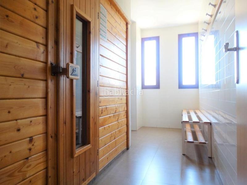 Foto 10b06f20-b3c3-48f3-85e1-af553e443295. Apartament amb aparcament piscina a Via Parque Benidorm