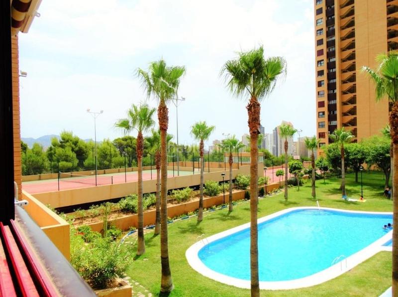 Foto 5d2a3b35-4933-4977-97d6-075b52a3675e. Apartament amb aparcament piscina a Via Parque Benidorm