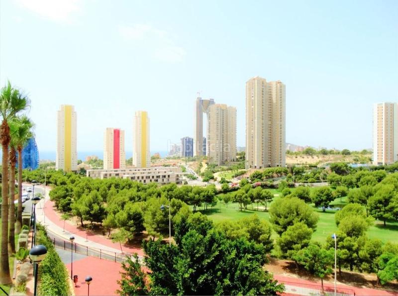 Foto 710f87b9-ed05-462b-acfc-34672b86c8da. Apartament amb aparcament piscina a Via Parque Benidorm