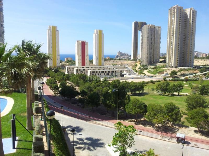 Foto 98bfd8ce-5370-40db-9ba7-152957443b20. Apartament amb aparcament piscina a Via Parque Benidorm