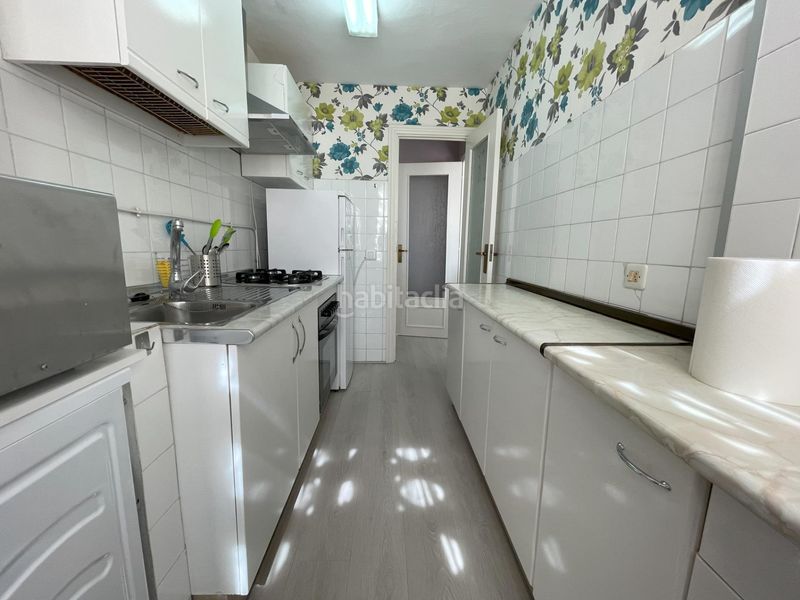 Foto 98ce6d2f-cfb2-4992-9226-7911a8a28047. Lloguer apartament amb aparcament piscina a Playa Poniente Benidorm