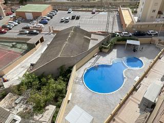 Appartement à Cala Finestrat. Piso en venta de 3 dormitorios, 1 baño, urbanización con piscina