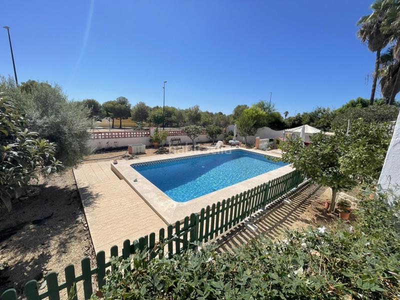 Foto be936af4-610c-4e95-a72f-434d8e66047f. Chalet mit parking pool in Varadero Nucia (la)