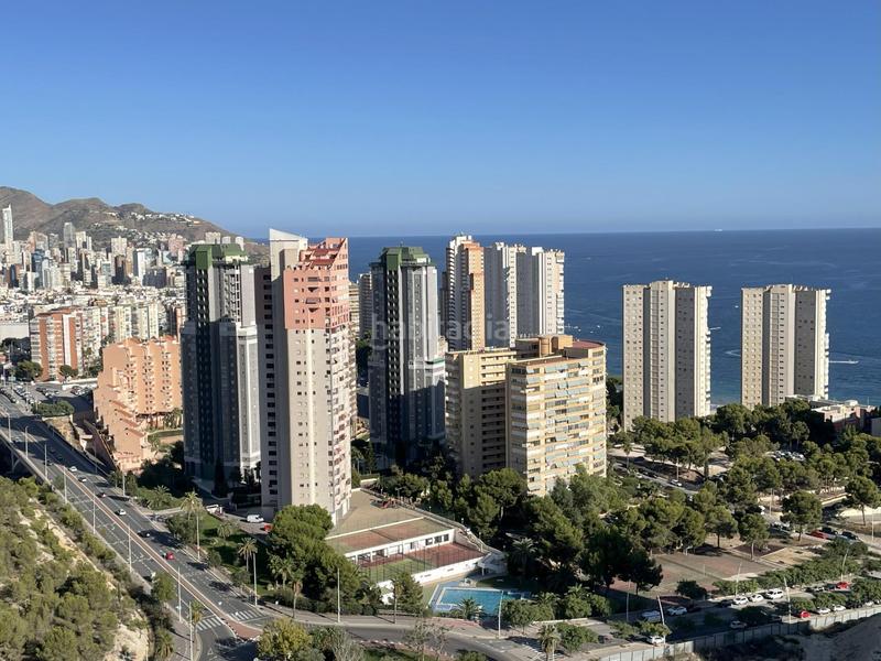 Foto f9dafa6d-184c-4a30-9e92-577346da9d32. Pis amb aparcament piscina a Via Parque Benidorm