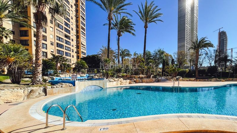 Foto 5ef0bdaa-24bd-4fb8-8279-32c8c5ce6f72. Pis amb aparcament piscina a Playa Poniente Benidorm