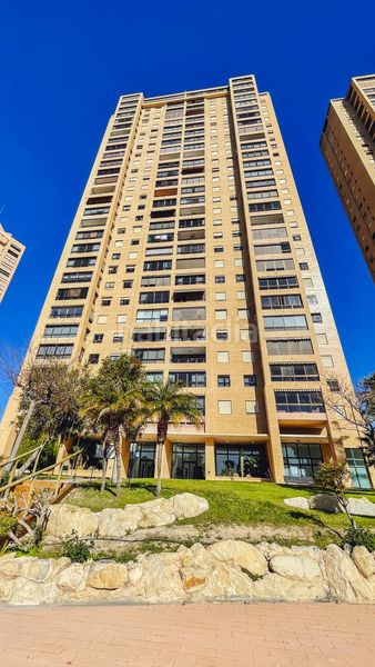 Foto 8fd71cdf-8046-48cf-aa56-94f2df7e4184. Pis amb aparcament piscina a Playa Poniente Benidorm