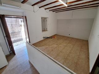 Casa a Canals. Casa de pueblo para reformar