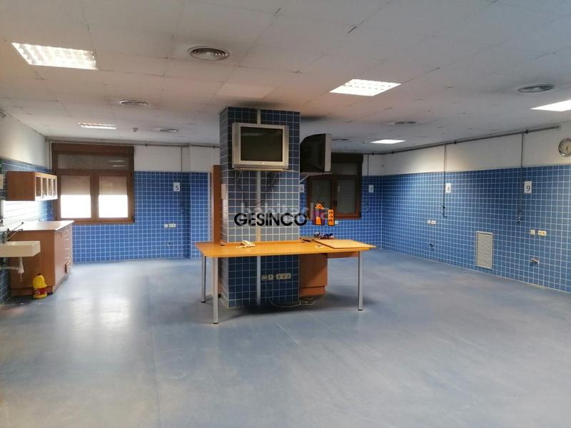 Foto 1ec4fea8-f7f4-4ed8-91ae-cae92065d128. Lloguer local comercial a Sant Josep-Zona Hospital Ontinyent